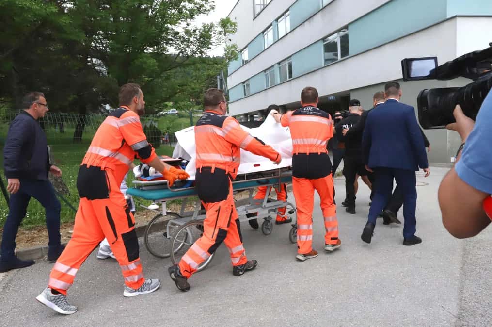 imagen Slovakia’s Prime Minister Fico Shot Multiple Times in ‘Politically Motivated’ Attack
