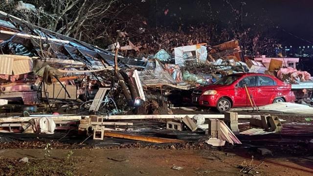 Tornadoes Ravage Tennessee, Leaving Six Dead and Widespread Destruction