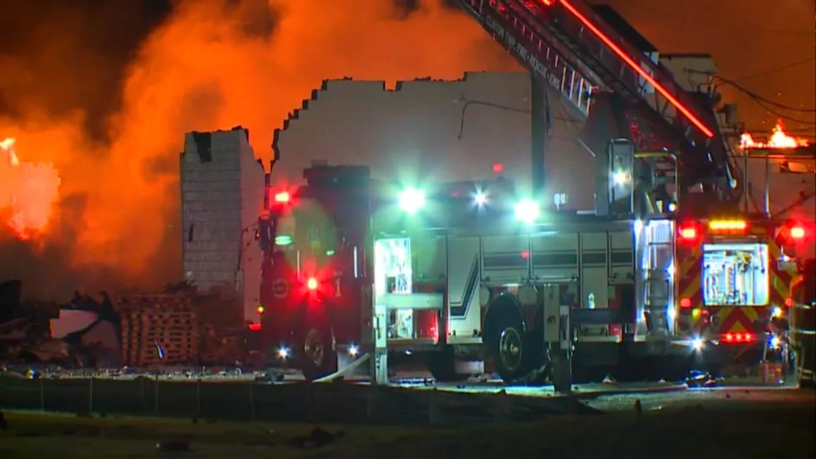 1 Killed in Massive Industrial Fire at a Retail Vape Shop in Detroit