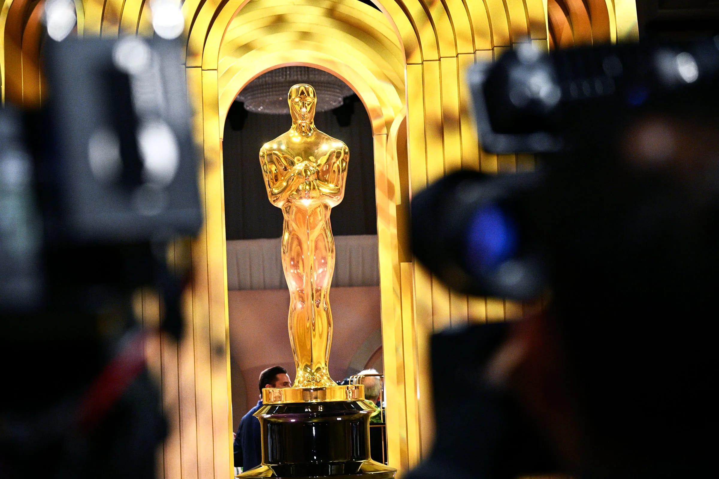 The Glitter, Glamour, and Grit of the 2024 Oscars: A Night to Remember
